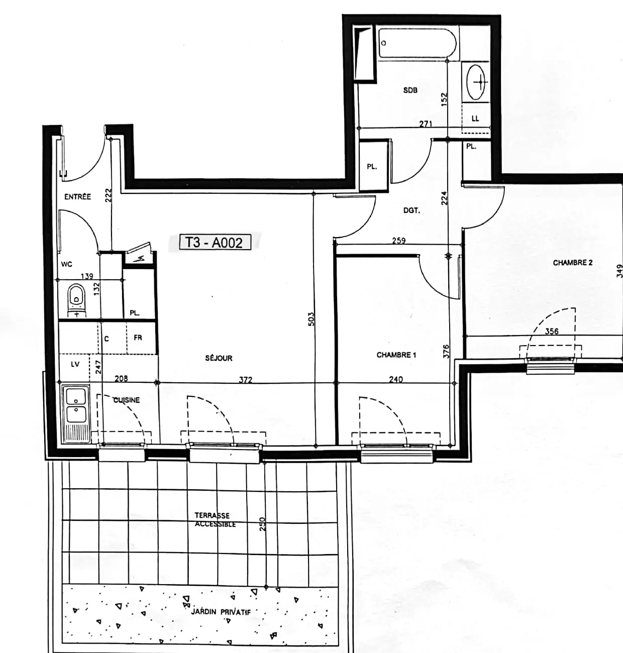 Plan du trois-pièces en rez-de-jardin avec les pièces, les mesures, la terrasse et le jardin privatif