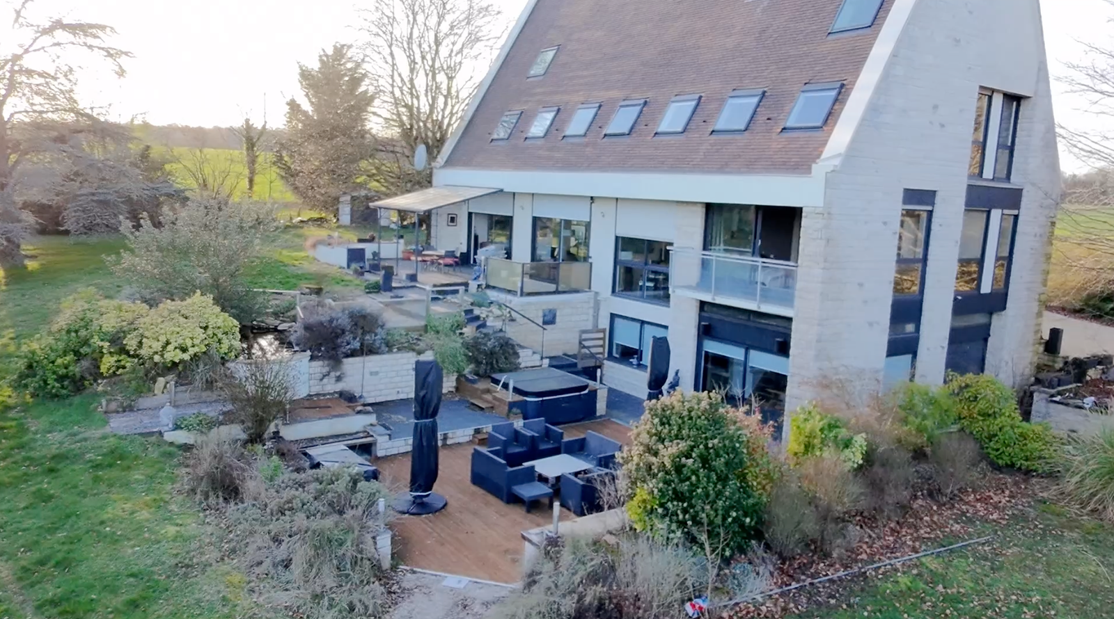 Aerial view of the Longpont character property and landscaped grounds